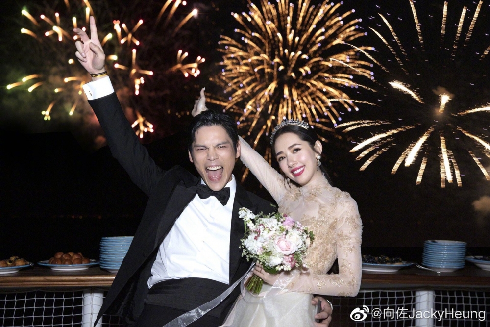 現年37歲嘅向佐2019年與郭碧婷結婚,兩人婚後一直高調晒恩愛