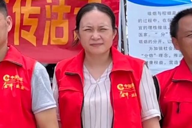其後,女生再上載現時嘅近照,指自己只係工作短短6年就已經有如此大嘅變化!