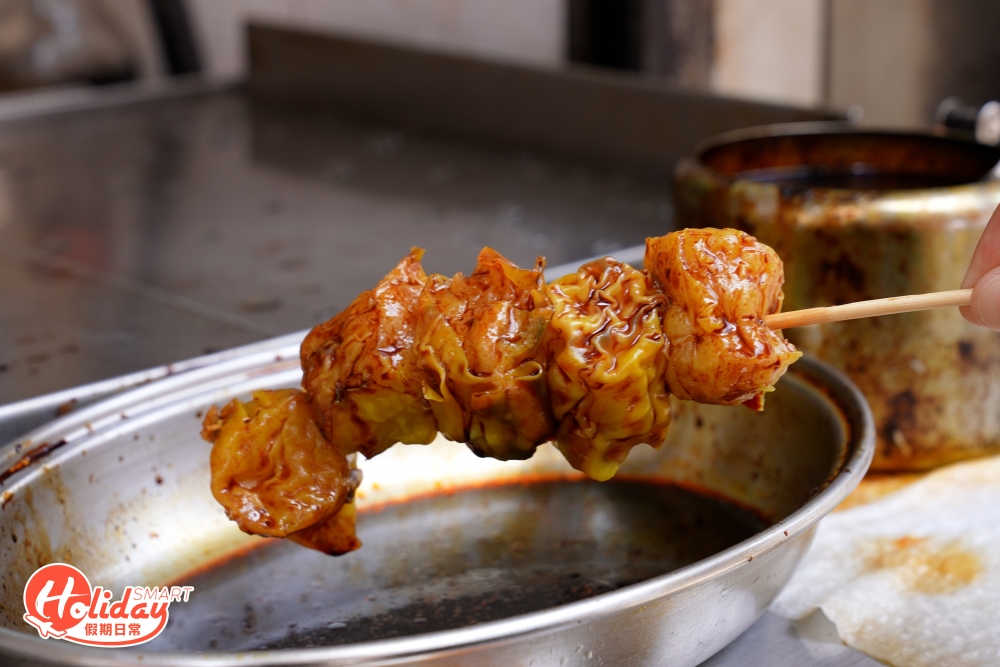 豉油味鮮帶微甜，再配上側旁的秘製辣油，蘸點有如畫龍點睛，麻香辣刺激。