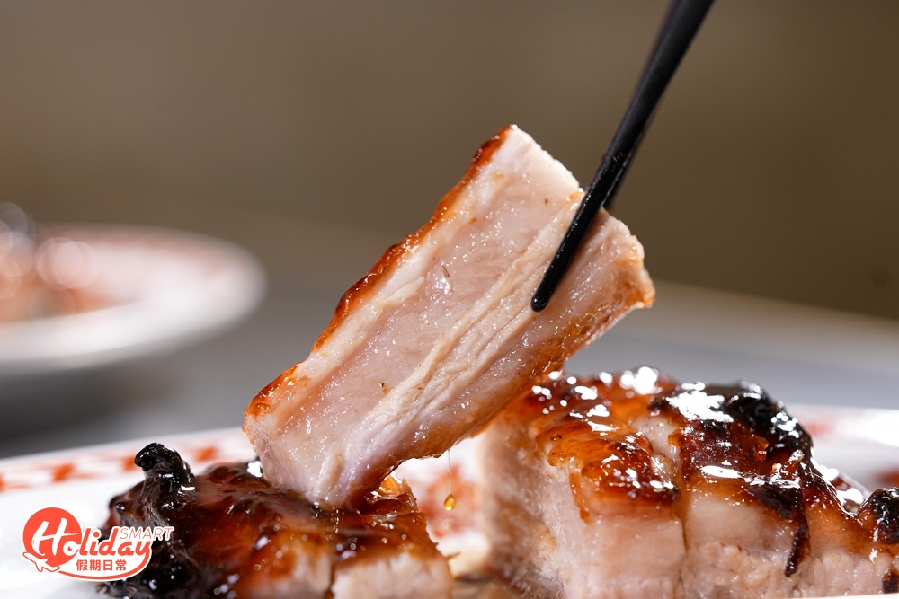 「一片天」屬於豬肋骨上的一層脂肪，肉位極少，帶七分肥三分瘦。