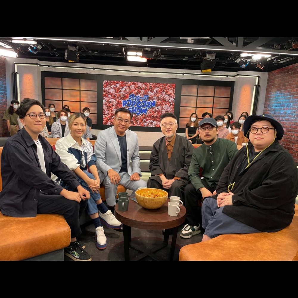 谷德昭主持的ViuTV節目《爆谷一周》日前請來香港電影金像獎董事局主席兼導演爾冬陞與導演彭秀慧及多名本地電影新晉導演接受訪問。