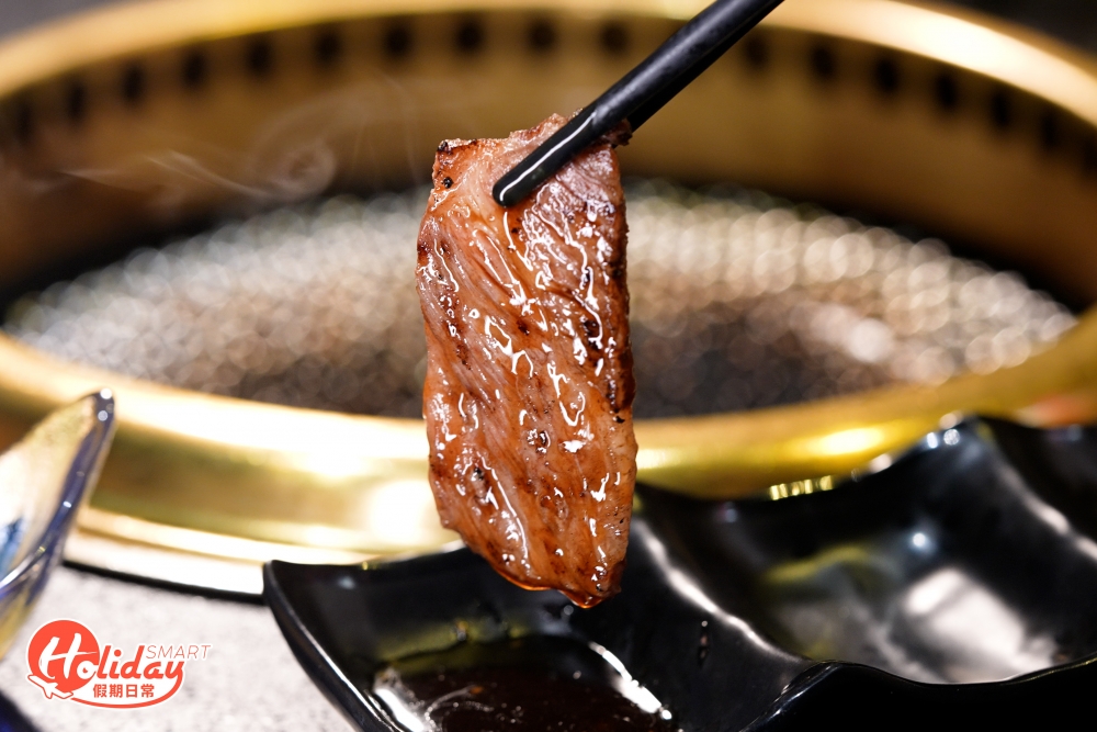 款款油花分佈細緻綿密，燒至表面金黃色，保留內裡肉汁Juicy，入口油香飽滿，令人回味！