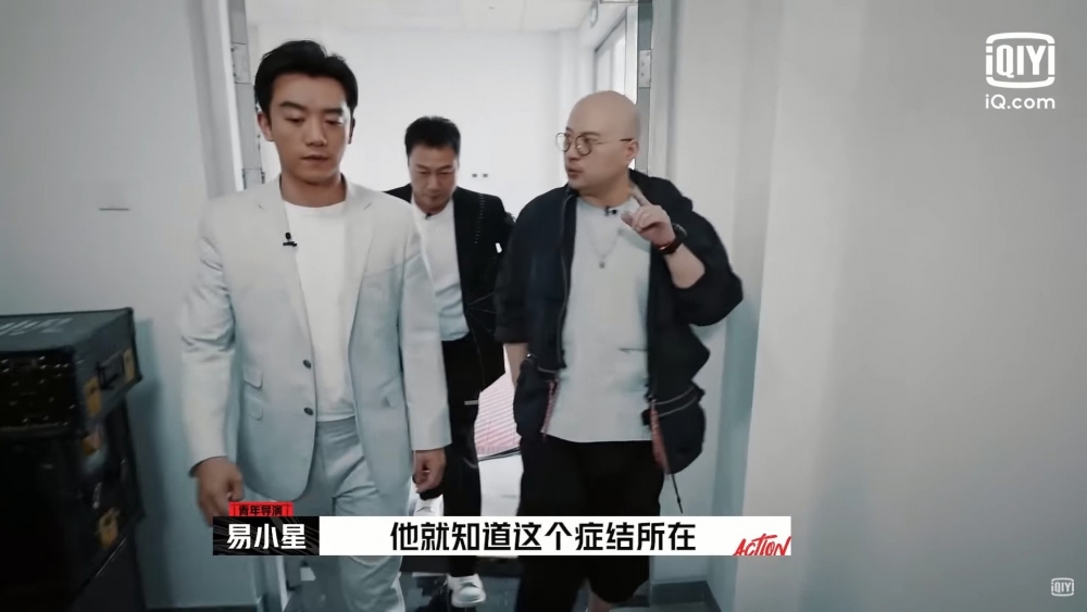 喺導演同演員們談及拍攝詳情時,黎耀祥卻被二人無視?!