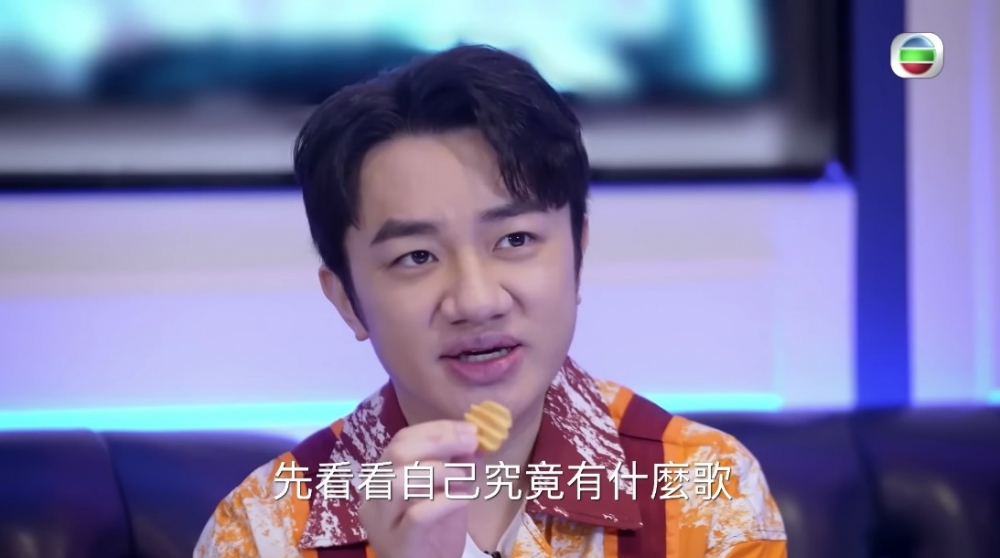 最近佢就出演王祖藍主持嘅節目《有個閨密叫祖藍》，祖藍就帶胡杏兒去卡啦OK