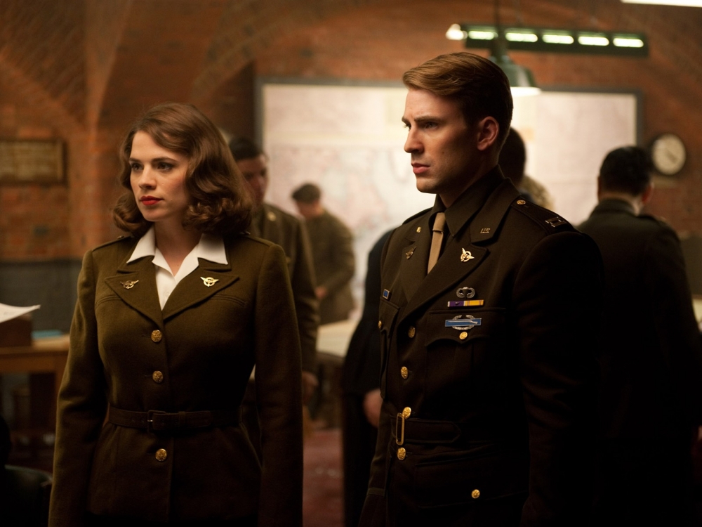 Chris Evans曾解讀美國隊長係一個思想保守的人，相信會將第一次留給喜歡的佩姬卡特特工。