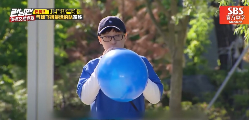 然而，對方卻連氣球泵都冇買，搞到朋友們要用小飲管幫手吹氣球！