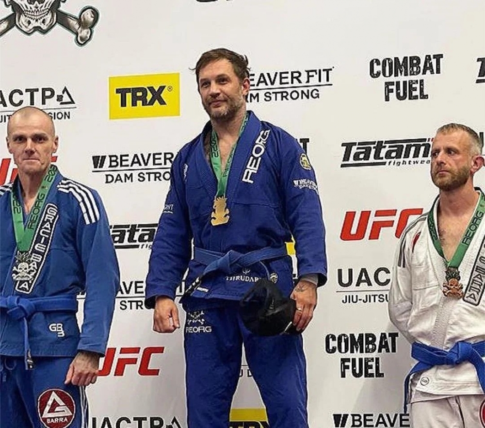 Tom Hardy在巴西柔術比賽中奪得兩面金牌，相當厲害！