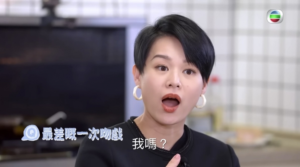 之後王祖藍問胡杏兒：「最差嘅一次吻戲」，王祖藍指：「即係問邊個男藝人接吻技巧差。」