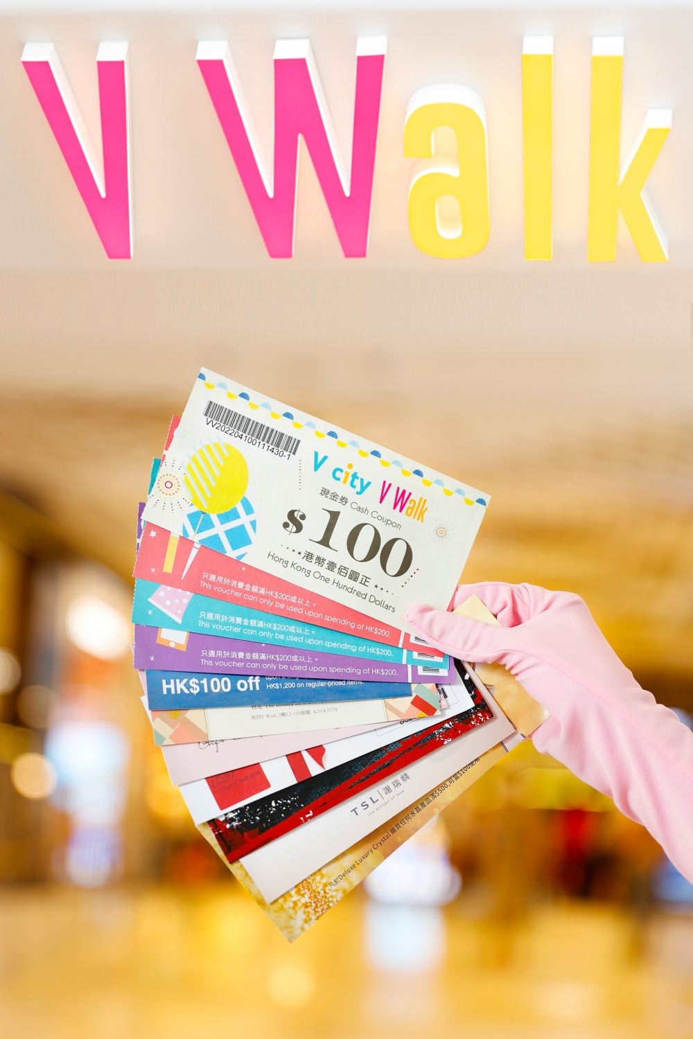 消費滿指定金額，可換領總值$2,000的指定商場及商戶贈券/禮券，同時賺取會員積分。