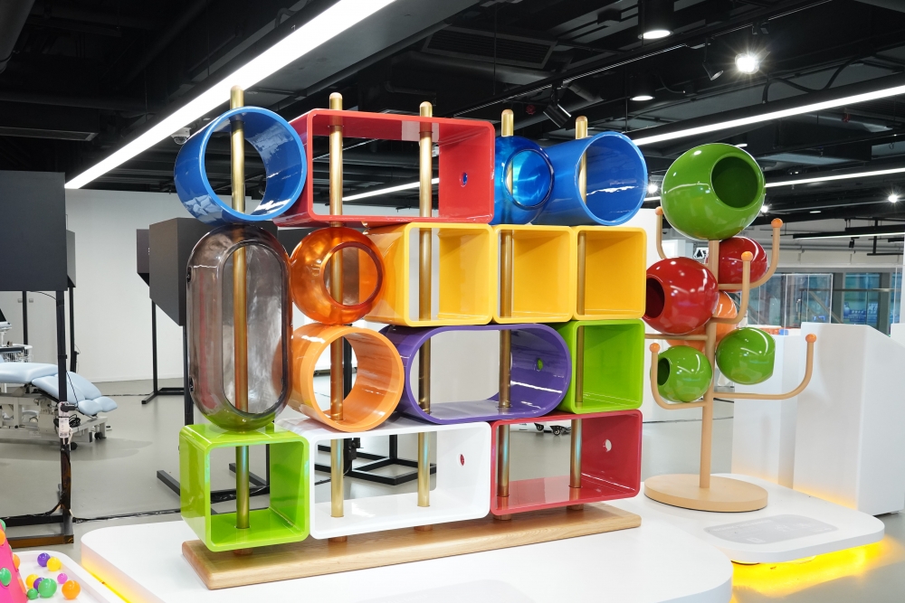 意大利孟菲斯風格嘅家俱系列「Playful」。