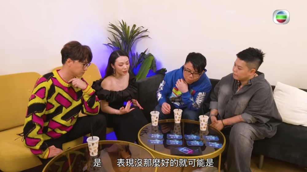 節目中亦播出藍隊導師陳奐仁、Alan布志綸、林二汶同JW嘅商議情況。