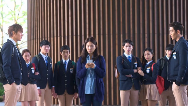 屈啦啦表示自小就因為姓名而備受關注，咁多年來都已經感到非常疲倦！