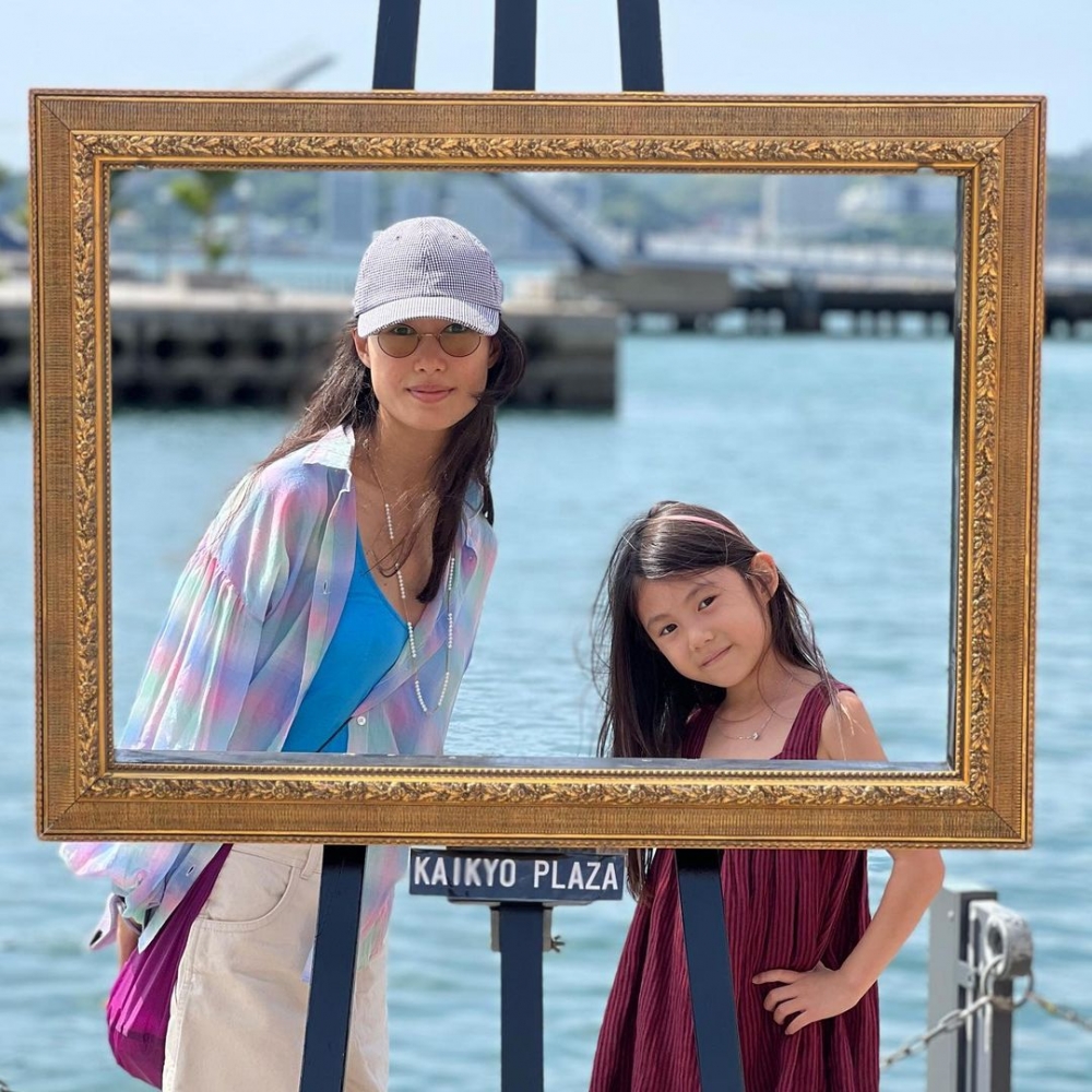 Edison婚後對妻兒寵愛有加。