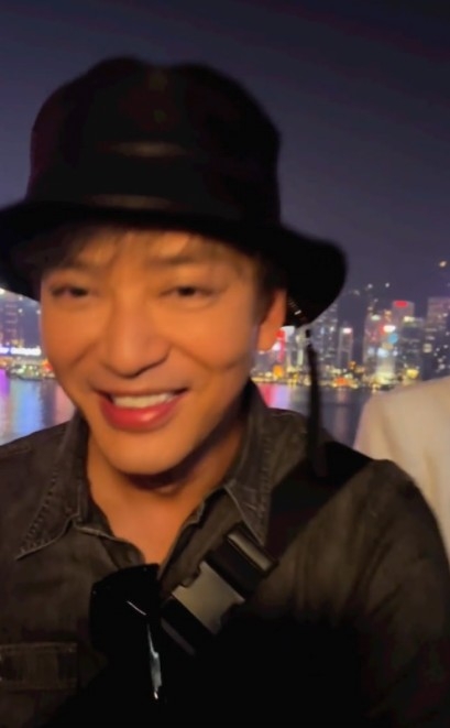 網民都大讚佢樣貌依然俊俏，但部份網民依然覺得佢有整容？！