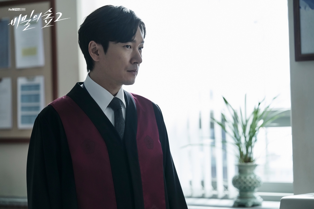 導演點名希望在韓劇《秘密森林》飾演檢察官「黃始木」的影帝曹承佑能出演第二季。