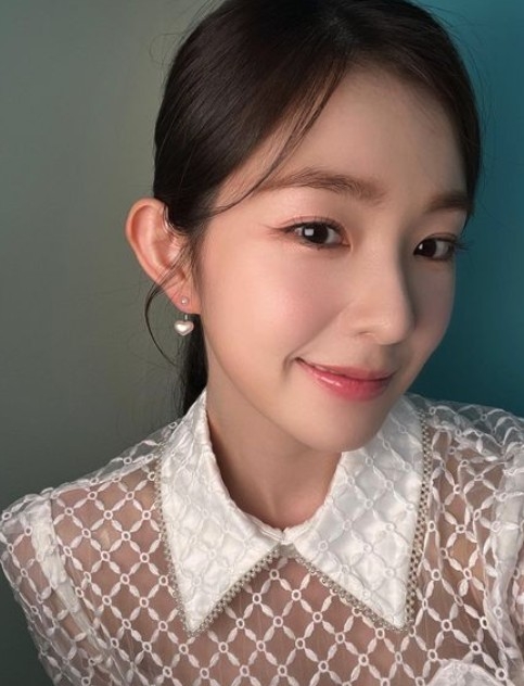 最多人覺得表舅媽同韓國女團Red Velvet嘅隊長Irene最似樣！