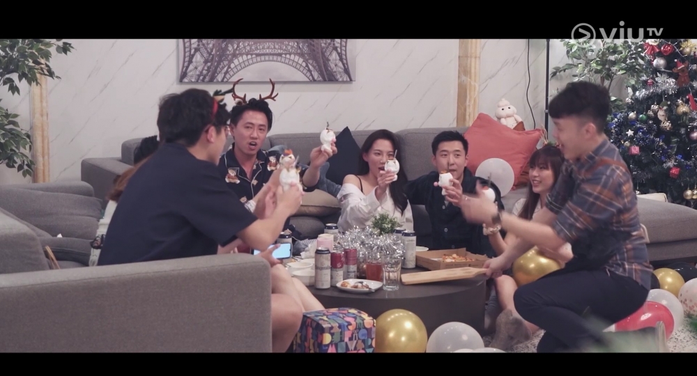 8位參加者為慶祝聖誕節舉辦party～