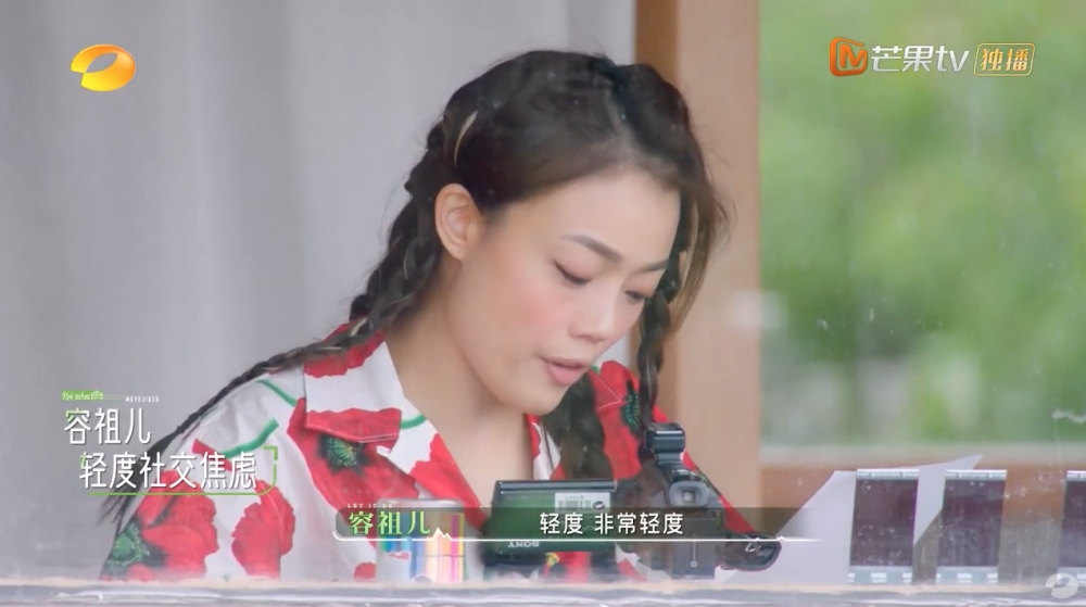 新一集Joey要與節目其他嘉賓共進午餐,事前佢做嘅問卷顯示佢有輕度嘅社交焦慮
