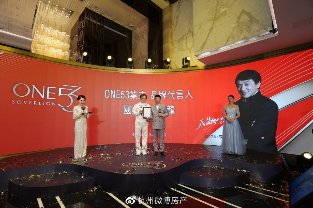 成龍決定買入「江景房」,仲落實擔任樓盤代言人