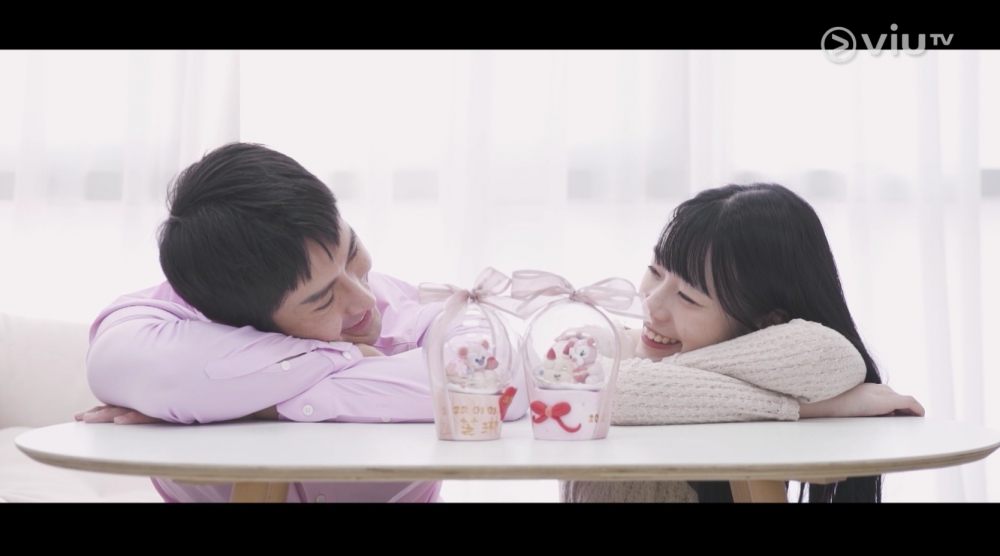 《戀愛Staycation》第二季最新一集由女生揀心儀男士並安排約會，其中芝芝同Sunny呢一對喺節目播出後受到關注。