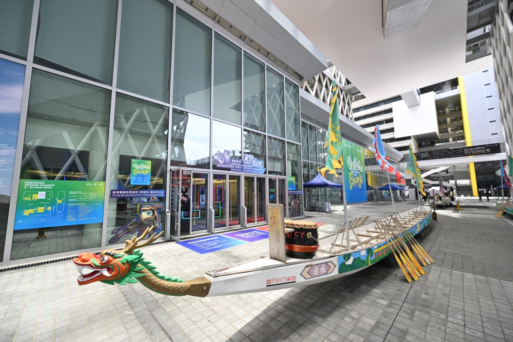 KDI將真實龍舟搬入校院，超吸睛！去到現場記得登上龍舟打卡留念呀～