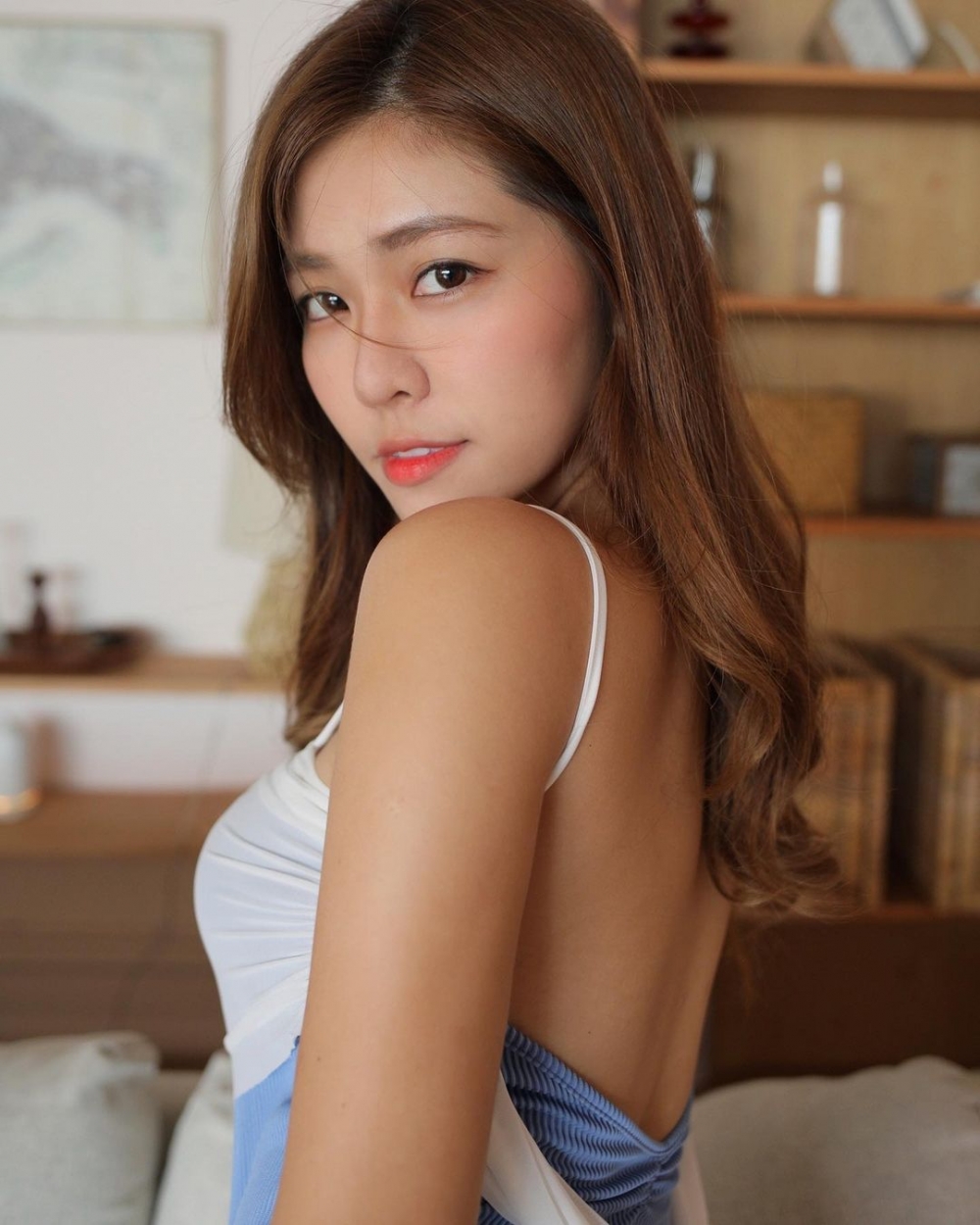 Yanni係一位網紅,曾出演過劇集《IT狗》及電影《我的筍盤男友》等演出~