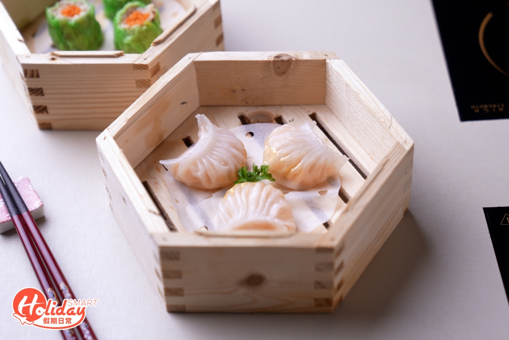 其實餐廳除了是涮涮鍋店，更可稱上是半間茶樓，事關早上8時至下午4時會供應中式點心，全部即叫即蒸，單是燒賣已經有4款選擇，包括蟹子蝦燒賣、鮑魚燒賣、黑松露燒賣及牛肉燒賣。