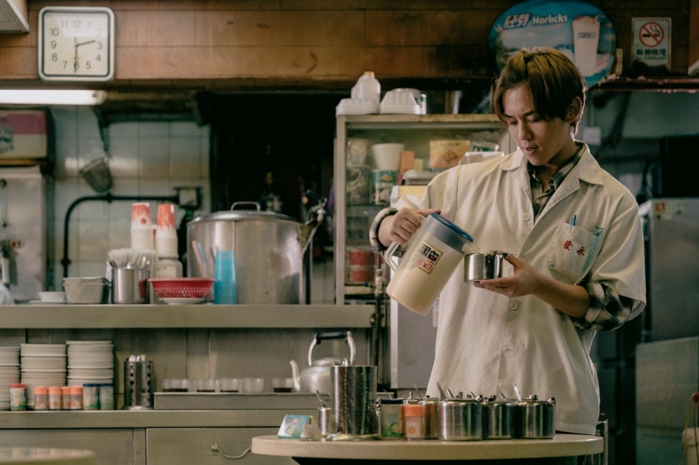 茶餐廳仲有出售姜濤同款茶記制服~