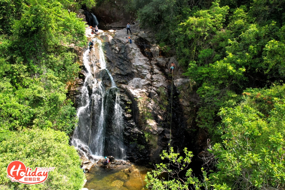最後當然輪到高10米的大瀑布！聽起來好像有點害怕，不過因為之前的熱身及已經掌握技巧，加上教練不斷的打氣，總算成功完成這個關卡！