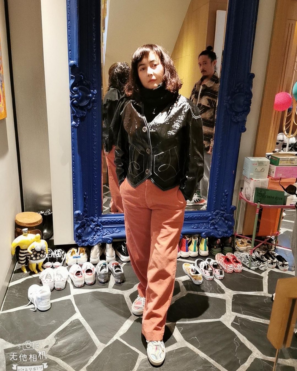 對於外界關心嘅演唱會安全問題,何超儀就指佢嘅演唱會主題係80年代風格,現場會吊上Disco閃閃波,但唔會有任何高空大螢幕同吊橋