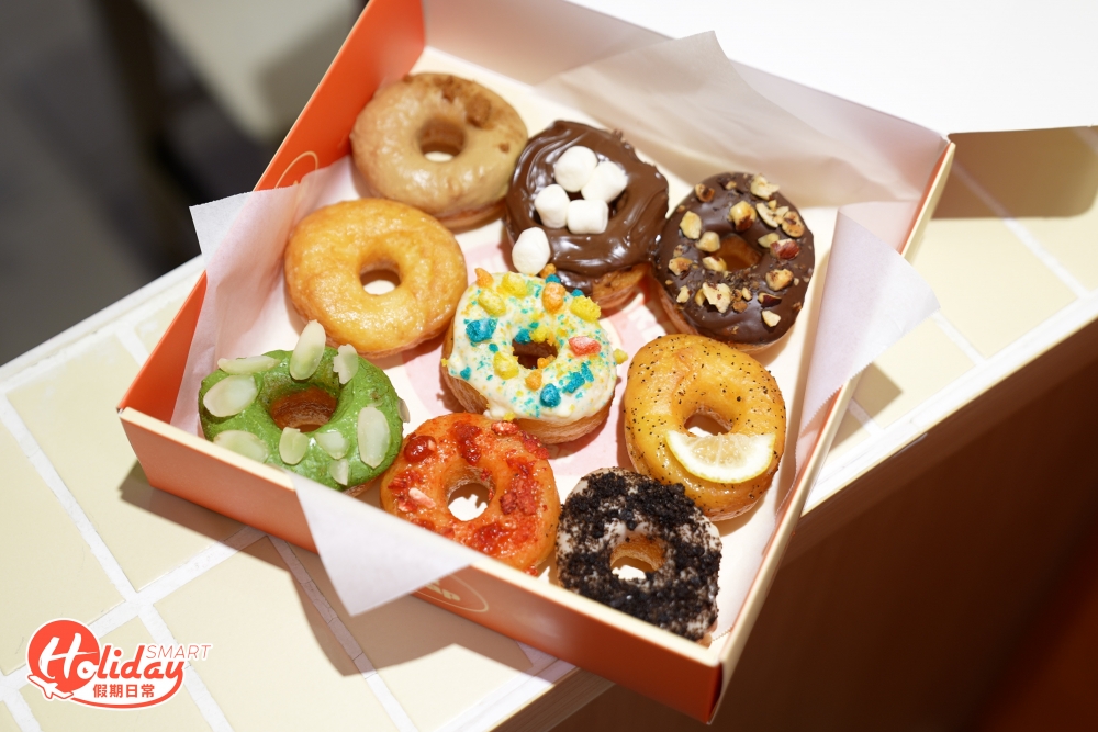 選擇困難症患者可以選擇一盒9件Mini Donut Set,有齊9款口味,當中還有獨家口味,包括曲奇忌廉、Nutella榛子朱古力和彩虹忌廉芝士,一次過試勻多款口味,不過Mini Donut Set不設walk-in購買。