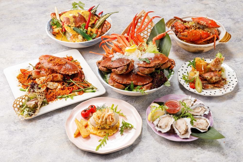 城景國際推出蟹饌‧海鮮自助晚餐，可以任食生蠔、加拿大鱈場蟹腳、荷蘭藍青口及法國膏蟹等，每位客人免費獲贈花膠蟹籽焗釀蟹蓋伴穴子燒，而當月生日客人更可享生日蛋糕半磅，記得要提早2天預約。