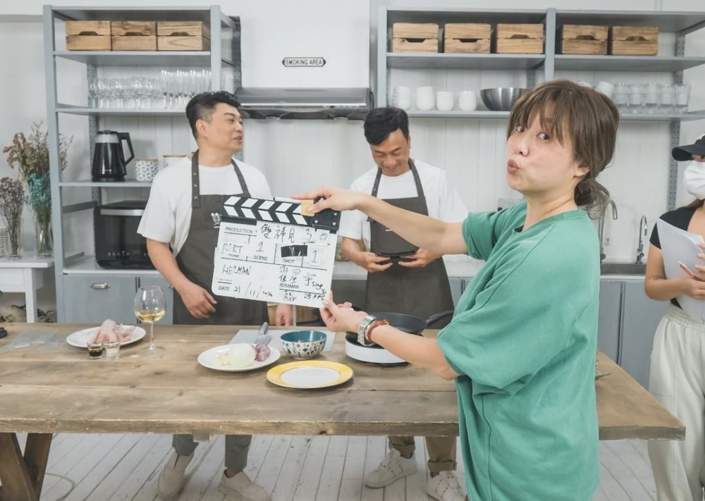 上年佢就擔任《雙祥記》嘅監製！