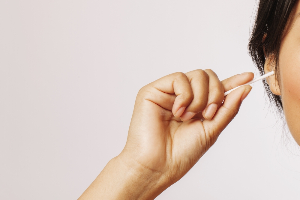 醫生建議釘耳窿後必須做好清潔預防細菌。