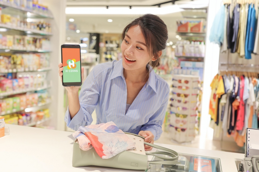 H·COINS會員每消費$1即可兌換1 COIN！