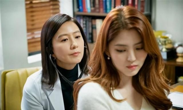 丈夫嘅背叛以及第三者獲得嘅利益令李女士大感不忿，佢將王先生同小霞告上法庭。