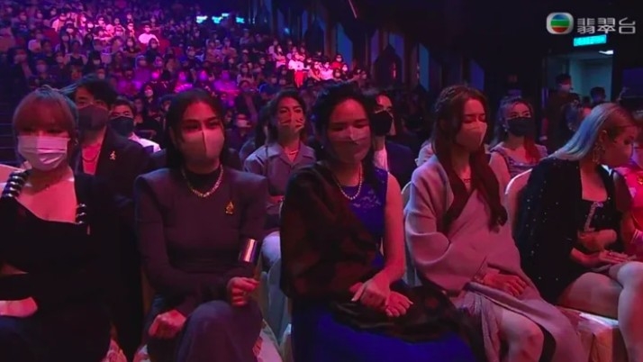 Hana當時被影到疑似瞓著咗，成為一時熱話