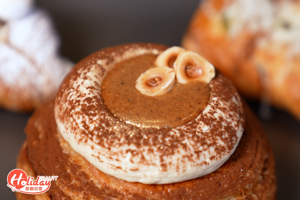 切開後的提拉米蘇醬爆醬流岀，賣相十分邪惡！