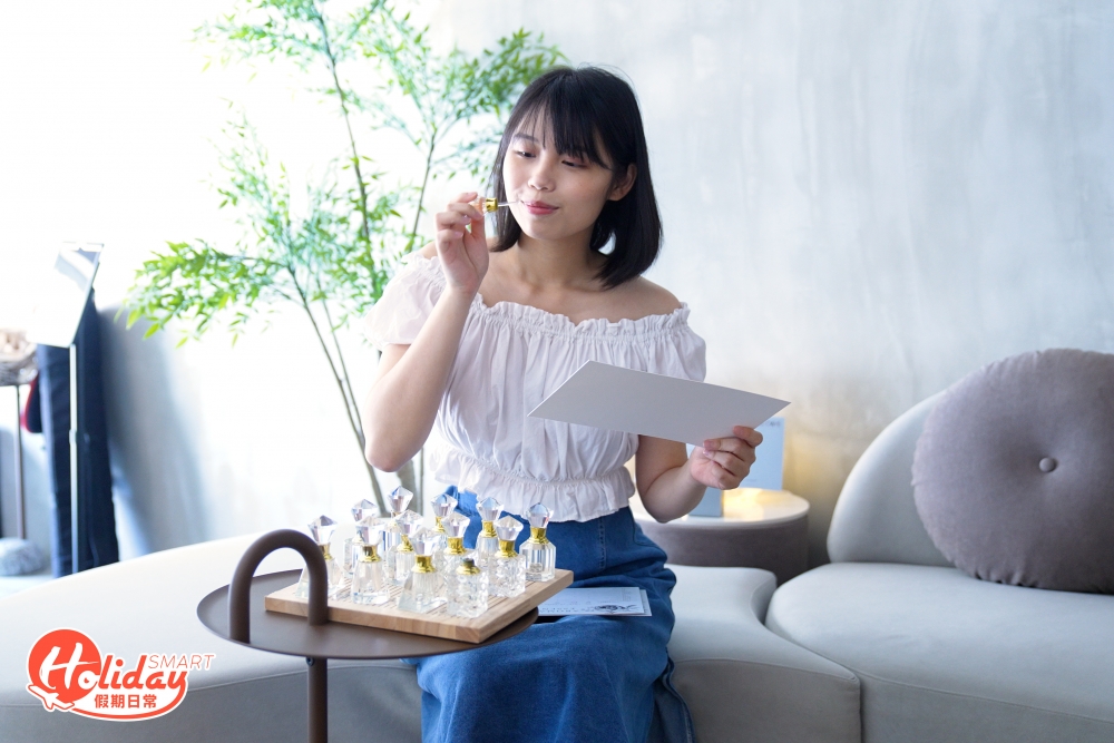 客人可以因應自己喜好，調配出獨一無二的白薰精油！