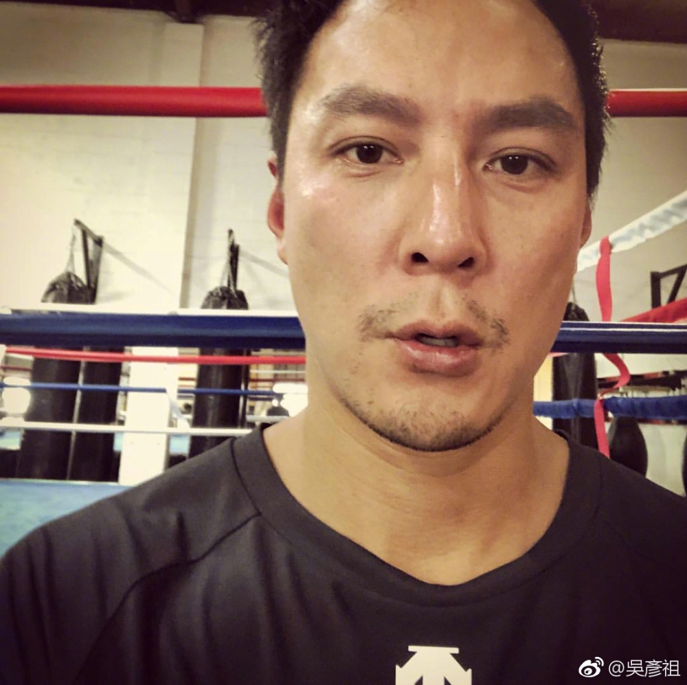 佢演技精湛，曾獲金馬獎男配角；而佢後來仲有份參與電影幕後製作！