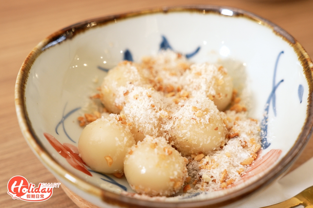 而糖不甩也值得一試，即叫即整後，再加上椰絲、花生碎和糖，食落口感煙韌，就算加上椰絲等調味，但甜度也適中。