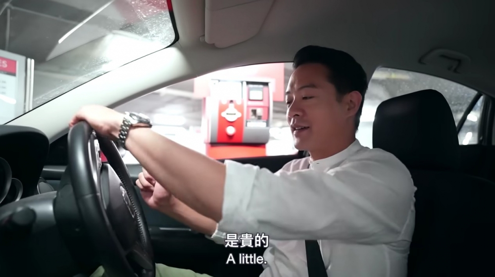 陳智燊揸車時就表示停車都貴，一個鐘要GBP£9