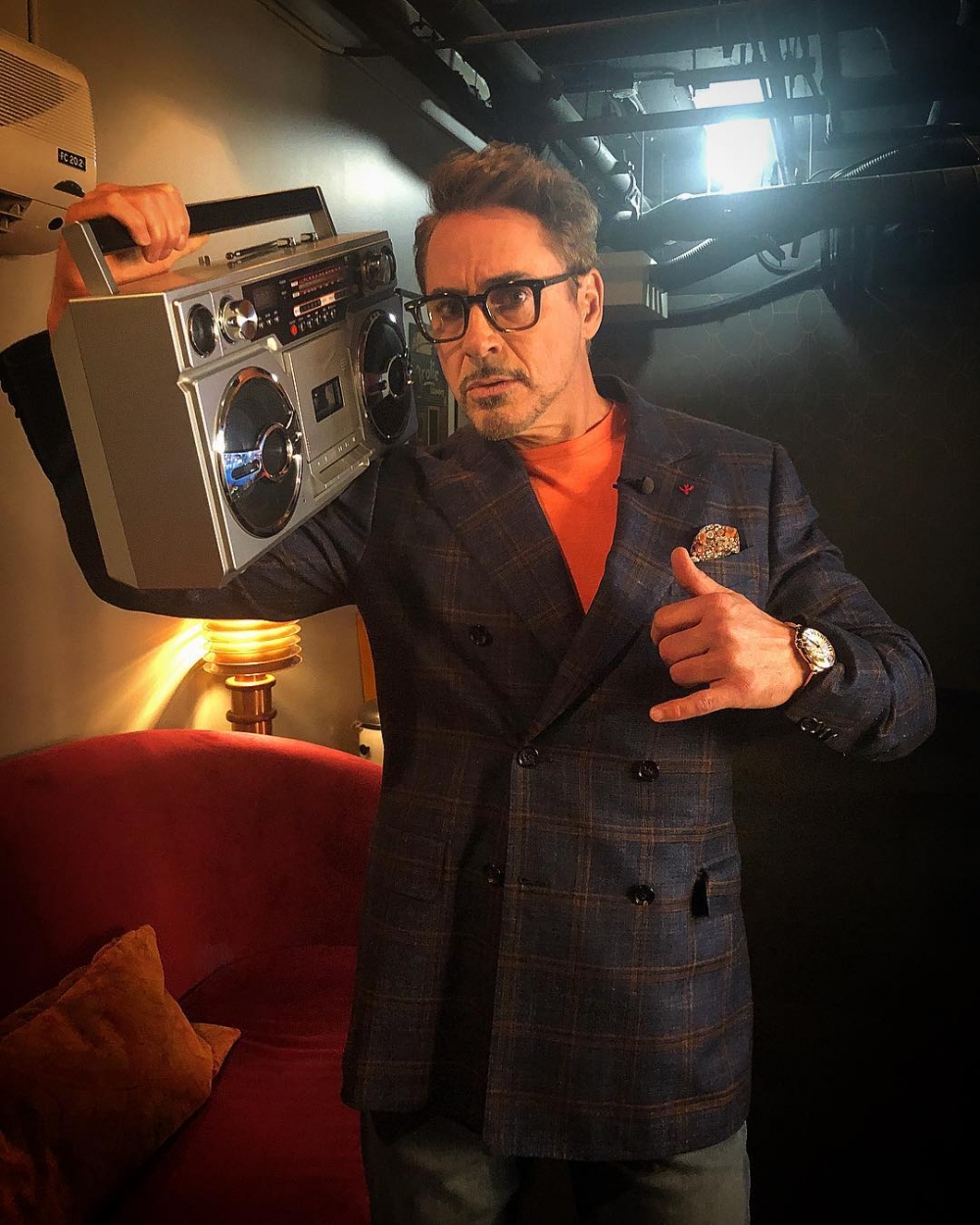 Robert Downey Jr.飾演的「Iron Man」仗義形象深入民心，但現實生活中的他亦相當有義氣！