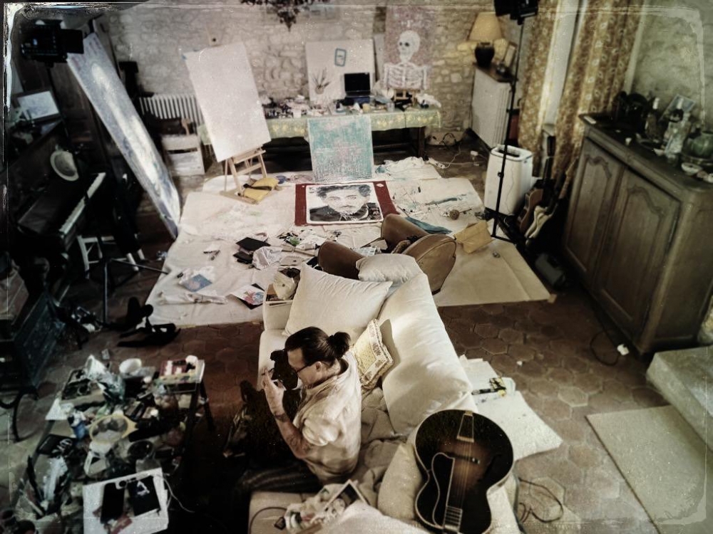 Johnny Depp的親筆畫作在開賣幾小時即估清，一度造成畫廊官網癱瘓！