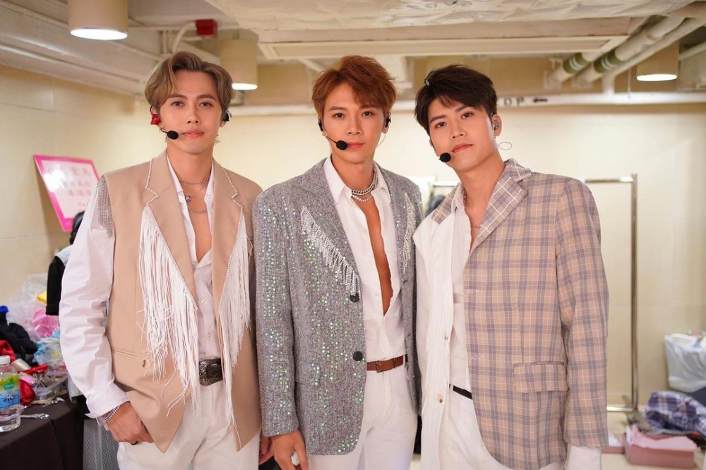 另一隊「MK-Pop」組合BOP天堂鳥與Faith同期出道，最為人熟悉嘅係《登陸太陽》。