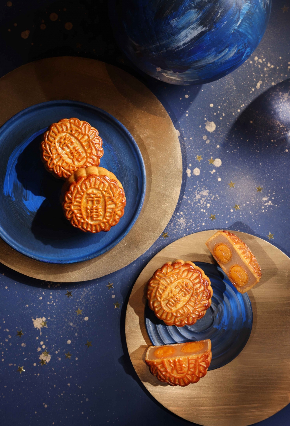 雙黃白蓮蓉月餅（4個裝），原價HK$418，提前預訂優惠HK$315。