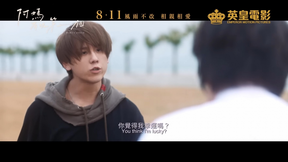 姜濤與Jer在寬闊草地攤牌肉搏的場景在有「港版邁阿密」之稱的屯門浩和街取景~