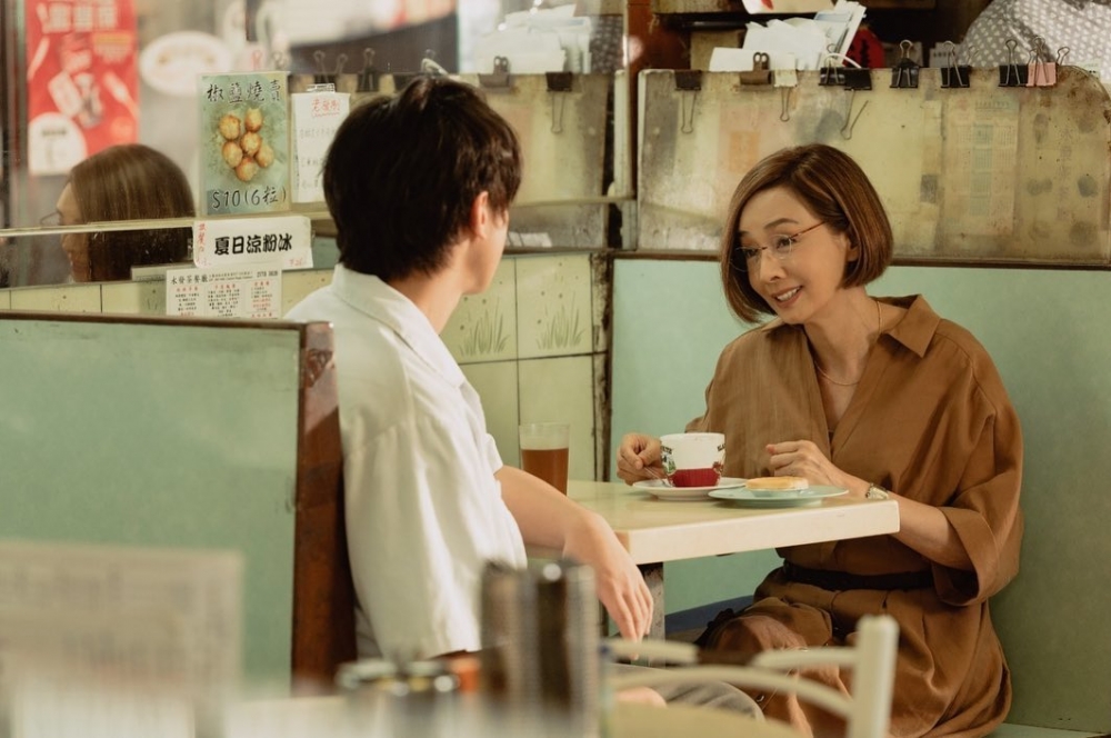 茶餐廳有三大必打卡位置，其中一個正是姜濤與毛舜筠及坐在靠門口的座位。