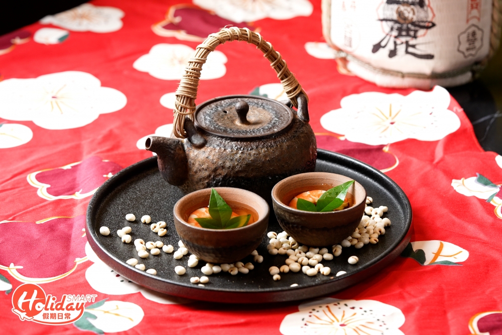 海之幸土瓶湯（二人份）用上大量魚骨、舞茸、海老和鯛魚等慢火再熬製，舞茸與魚湯鮮香搭配得恰到好處。