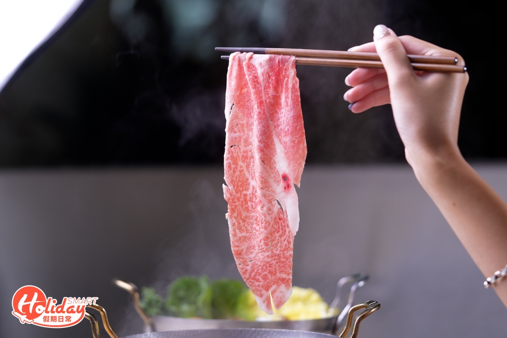 想食得更豪華一定要選擇「本延特選黑毛和牛套餐」，當日供應A5黑毛和牛肩脊肉，油脂與瘦肉搭配得非常勻稱，擁有大理石般油花，肉質柔軟細膩，做到入口即化口感。